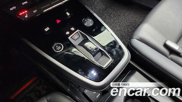 Audi Q4 e-tron 2022, фото 12