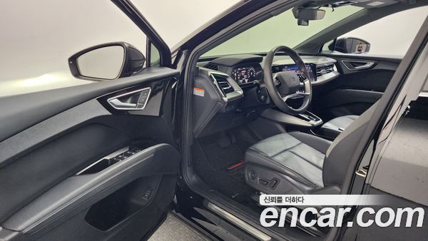 Audi Q4 e-tron 2022, фото 13