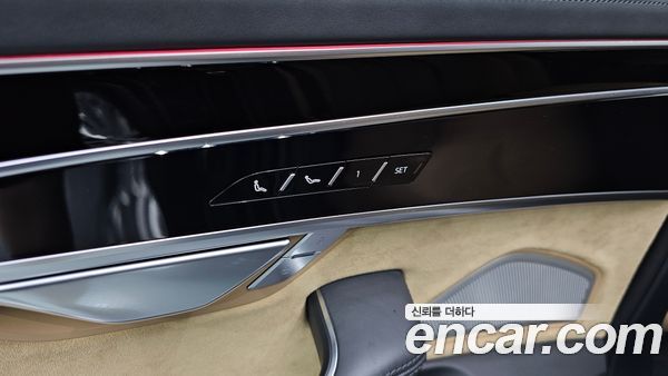 Audi A8 2021, фото 30