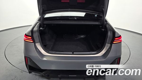 BMW 5 Series 2025, фото 20