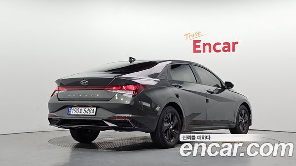 Hyundai Elantra 2023, фото 2