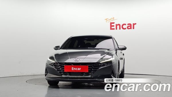 Hyundai Elantra 2023, фото 3