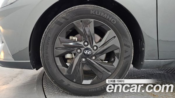 Hyundai Elantra 2023, фото 5