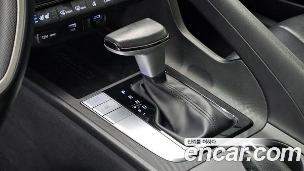 Hyundai Elantra 2023, фото 9