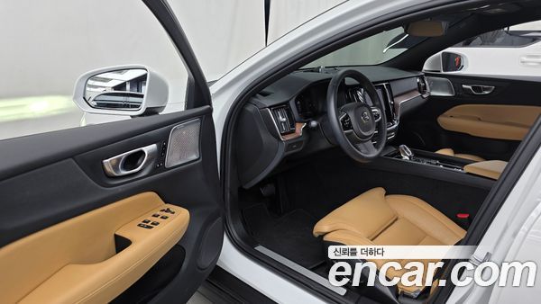 Volvo V60 2024, фото 13