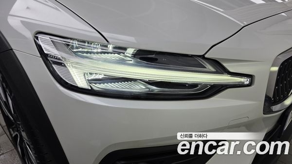 Volvo V60 2024, фото 8