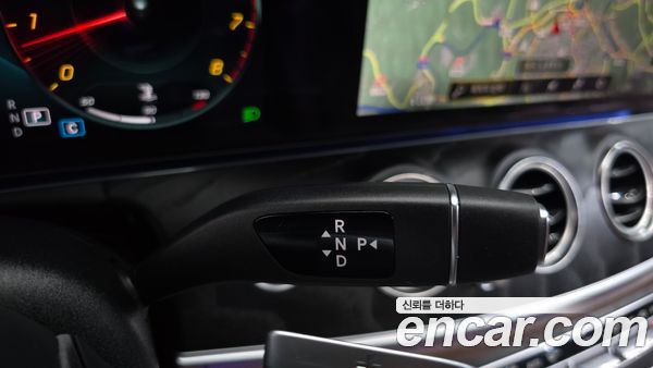 Mercedes-Benz E-Class 2023, фото 9