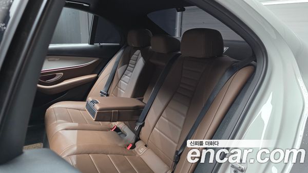 Mercedes-Benz E-Class 2021, фото 18