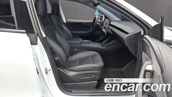 Tesla Model Y 2025, фото 15