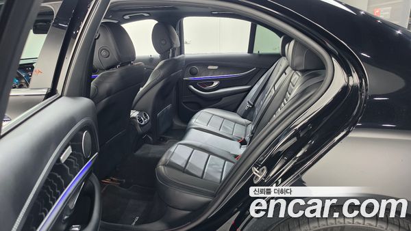 Mercedes-Benz E-Class 2021, фото 12