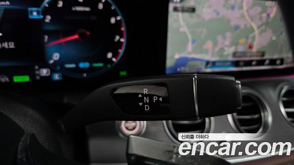 Mercedes-Benz E-Class 2022, фото 12