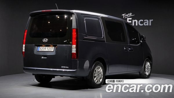 Hyundai Staria 2025, фото 2