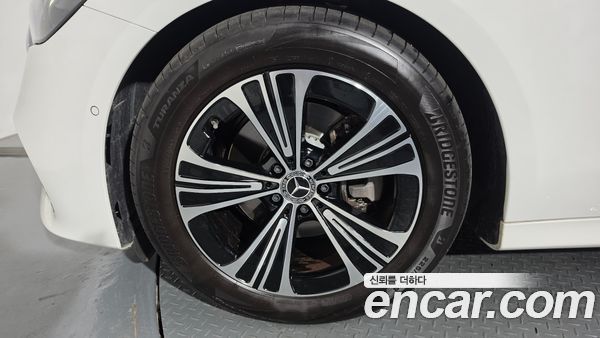 Mercedes-Benz E-Class 2025, фото 5