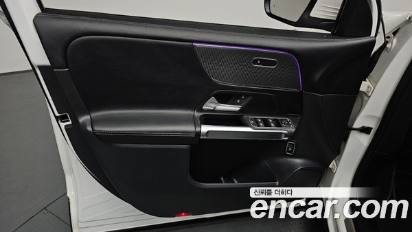 Mercedes-Benz GLB 2022, фото 13