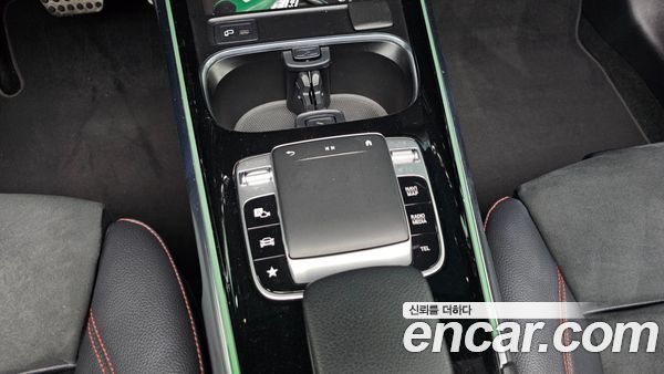 Mercedes-Benz GLB 2020, фото 12