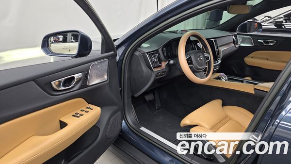 Volvo V60 2022, фото 13
