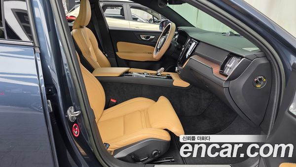 Volvo V60 2022, фото 16
