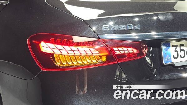 Mercedes-Benz E-Class 2021, фото 9