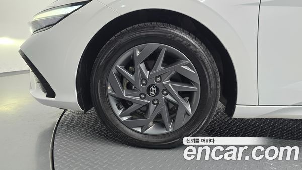 Hyundai Elantra 2024, фото 5