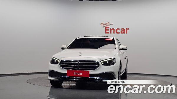Mercedes-Benz E-Class 2023, фото 2