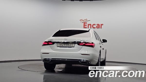 Mercedes-Benz E-Class 2023, фото 3