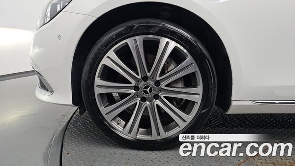 Mercedes-Benz E-Class 2023, фото 4