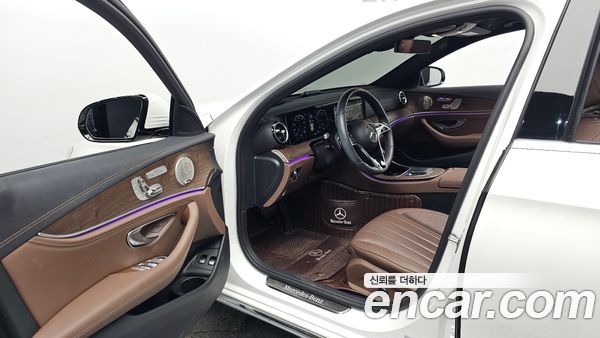 Mercedes-Benz E-Class 2023, фото 12