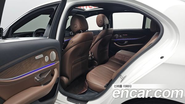 Mercedes-Benz E-Class 2023, фото 17