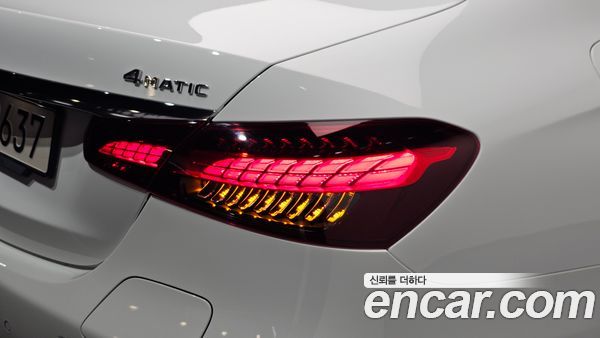 Mercedes-Benz E-Class 2023, фото 8