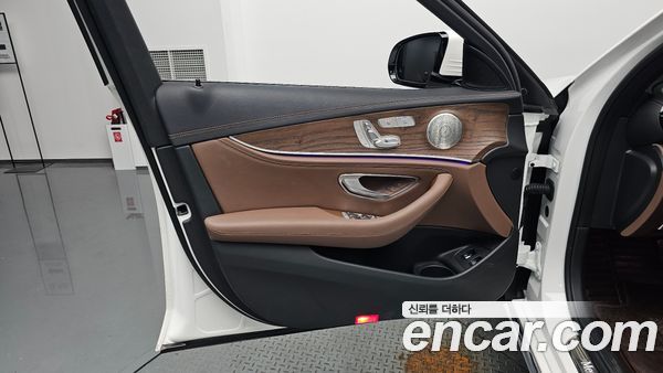 Mercedes-Benz E-Class 2023, фото 13