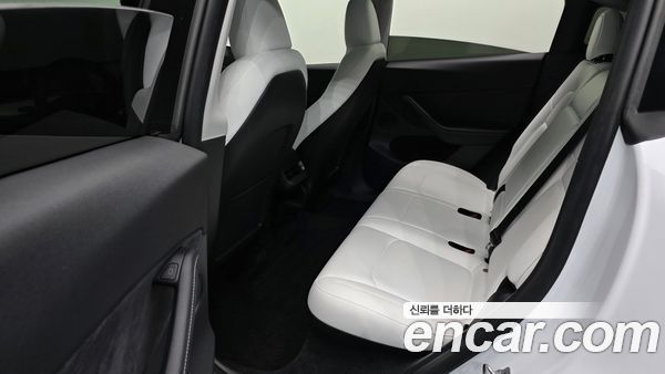 Tesla Model Y 2023, фото 17