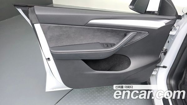 Tesla Model Y 2023, фото 13