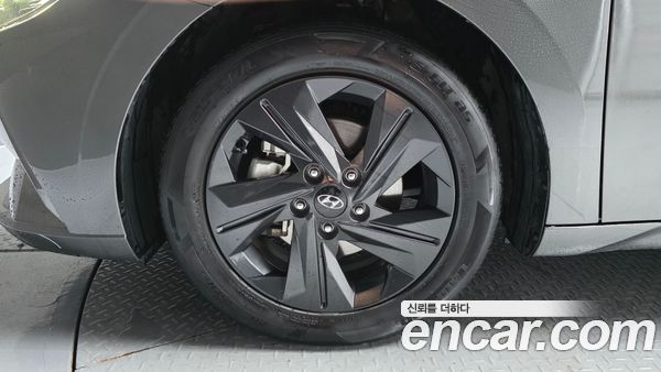 Hyundai Elantra 2023, фото 5
