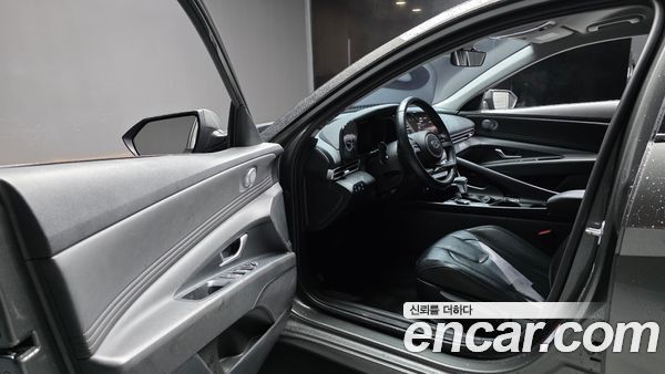 Hyundai Elantra 2023, фото 10