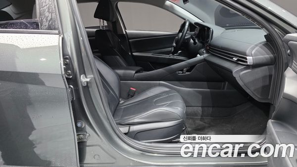 Hyundai Elantra 2023, фото 11