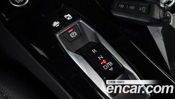 Audi Q6 e-tron 2025, фото 12
