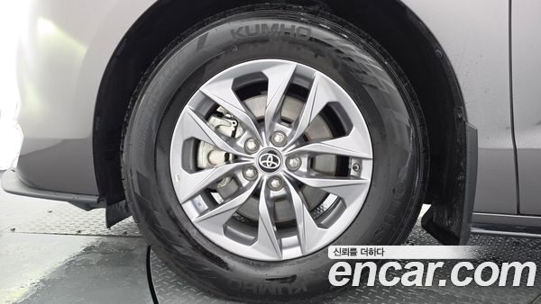 Toyota Sienna 2023, фото 5