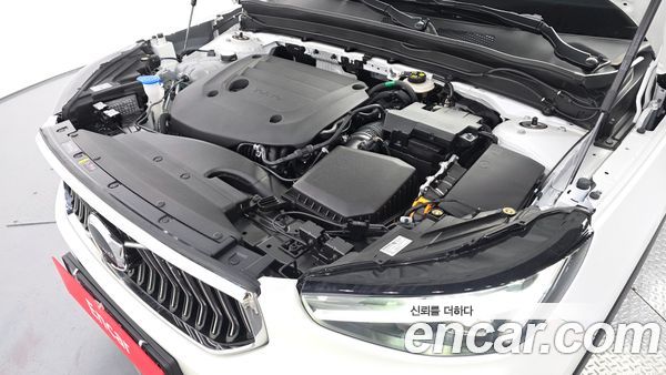 Volvo XC40 2025, фото 5