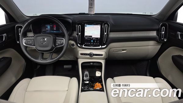 Volvo XC40 2025, фото 9