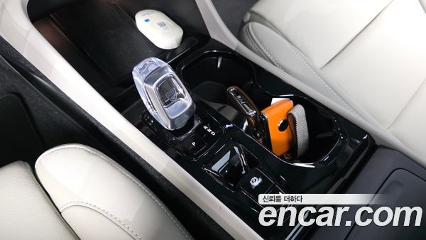 Volvo XC40 2025, фото 11