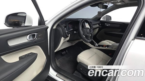 Volvo XC40 2025, фото 12