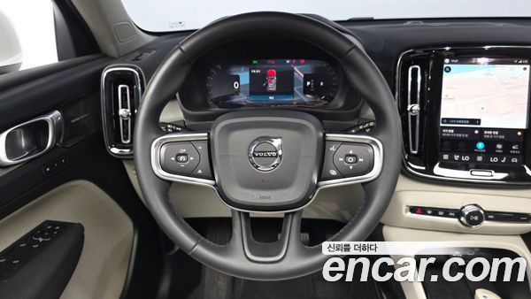 Volvo XC40 2025, фото 17