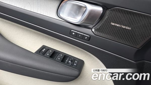 Volvo XC40 2025, фото 23