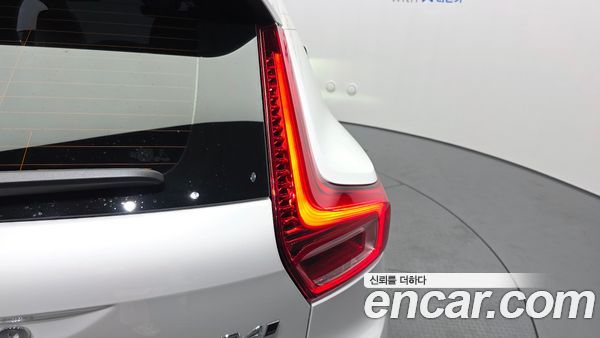 Volvo XC40 2025, фото 8