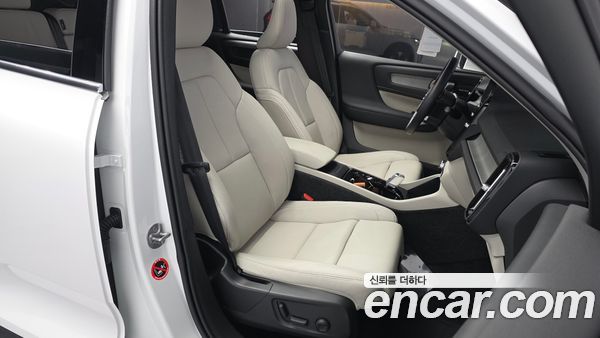 Volvo XC40 2025, фото 15
