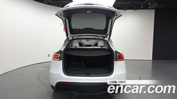 Tesla Model Y 2024, фото 20