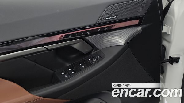 BMW 5 Series 2024, фото 16