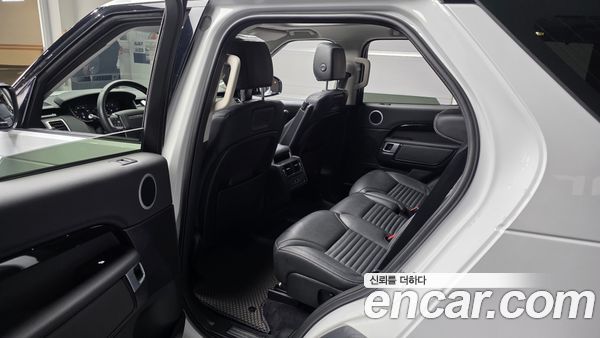 Land Rover Discovery 2022, фото 11
