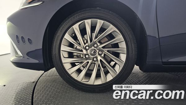 Lexus ES 2022, фото 4