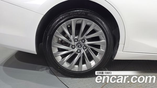 Lexus ES 2023, фото 5